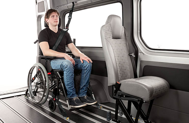 Σύστημα δεσίματος αναπηρικού αμαξιδίου και συγκράτησης επιβατών Tie-downs BraunAbility